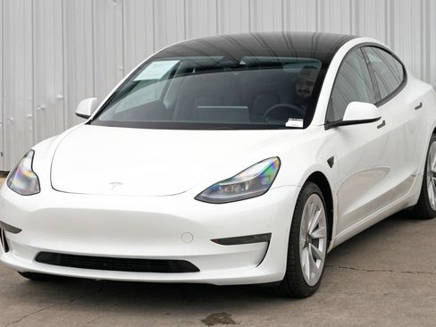 Used 2023 Tesla Model 3 Standard Range image 47