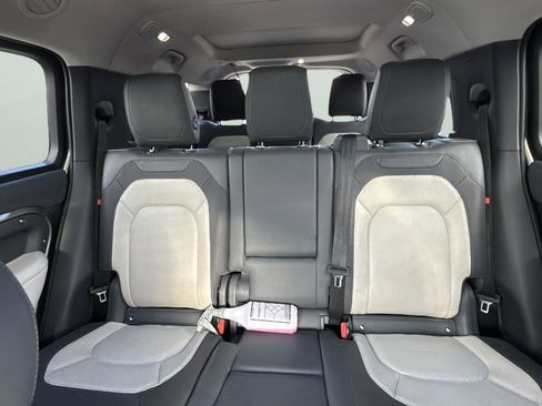 Used 2024 Land Rover Defender 130 X-Dynamic SE image 26