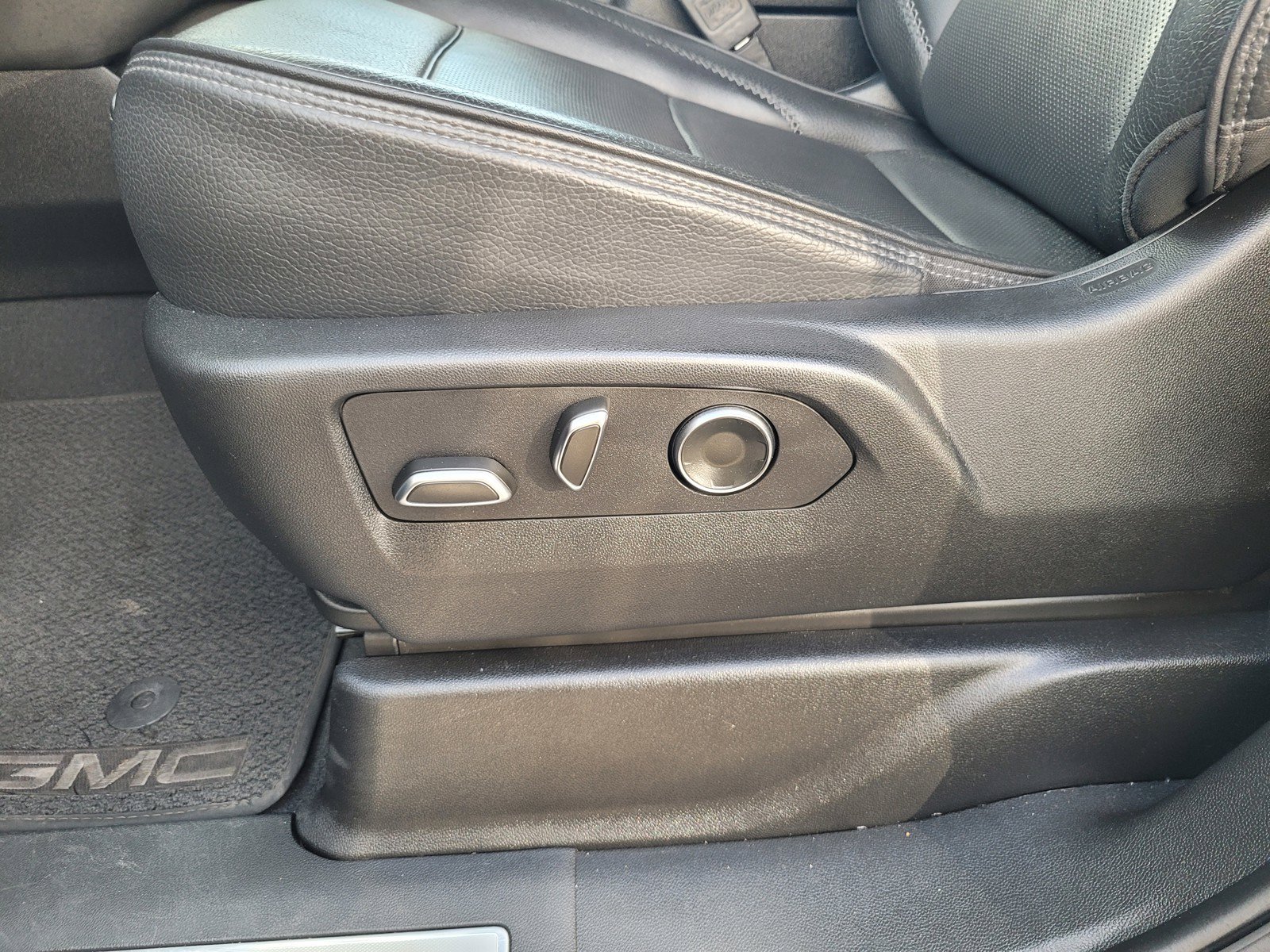 Used 2025 GMC Yukon Denali AWD/4WD image 10