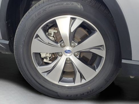 Used 2024 Subaru Ascent Premium w/ Convenience Package image 16