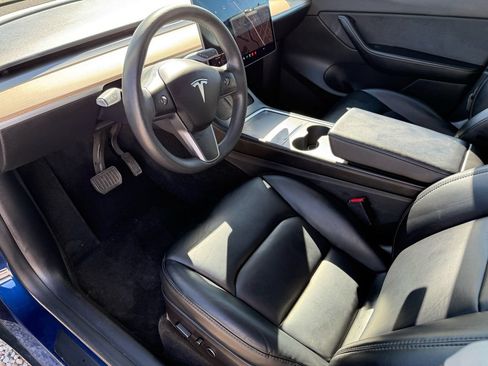 Used 2022 Tesla Model Y Long Range AWD/4WD image 32