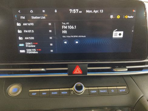 Used 2025 Hyundai Elantra SEL image 25