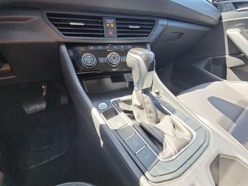 Used 2024 Volkswagen Jetta SE FWD image 15