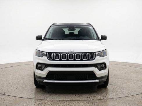Used 2025 Jeep Compass Limited AWD/4WD image 2