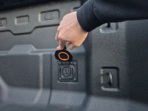 Used 2026 Chevrolet Colorado ZR2 w/ Technology Package image 26