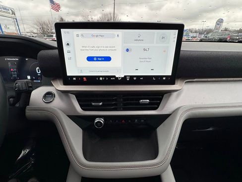 Used 2025 Ford Explorer Active w/ Active Comfort Package image 28