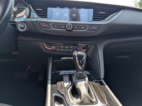 Used 2018 Buick Regal Preferred w/ Sights and Sounds Package AWD/4WD image 18