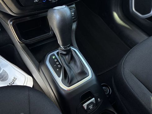 Used 2021 Jeep Renegade Sport image 16