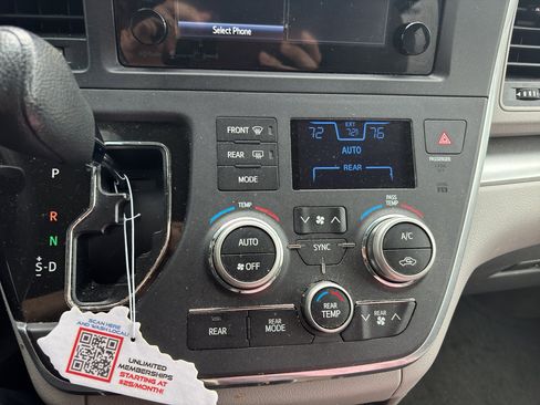 Certified 2016 Toyota Sienna LE FWD image 8