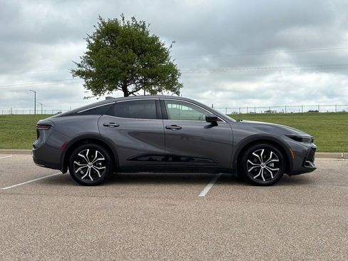 Used 2024 Toyota Crown Limited image 5