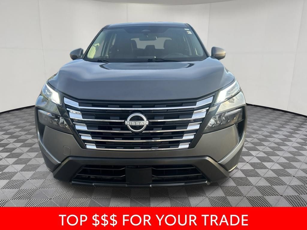 Used 2025 Nissan Rogue SV AWD/4WD image 2