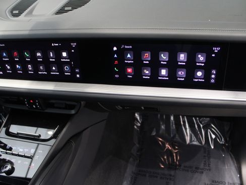 Certified 2025 Porsche Cayenne image 33