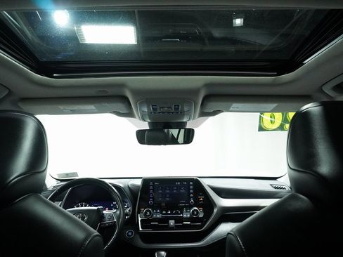 Certified 2020 Toyota Highlander XLE image 26