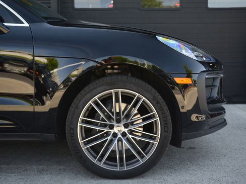 Certified 2026 Porsche Macan AWD/4WD image 42