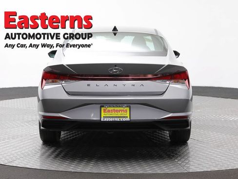 Used 2023 Hyundai Elantra SEL w/ Convenience Package FWD image 6