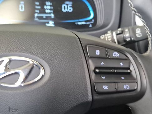 Used 2025 Hyundai Venue SEL FWD image 15
