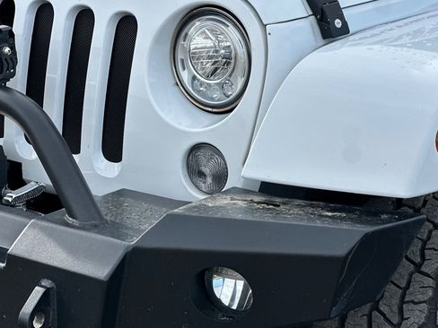 Used 2017 Jeep Wrangler Unlimited Rubicon w/ Connectivity Group image 44