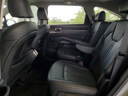 Used 2023 Kia Sorento SX image 9