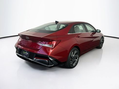 Used 2025 Hyundai Elantra Limited FWD image 9