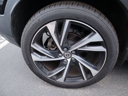 Used 2021 Volvo XC40 T4 R-Design w/ Advanced Package FWD image 17