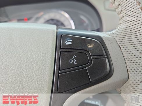 Used 2014 Toyota Sienna SE image 11