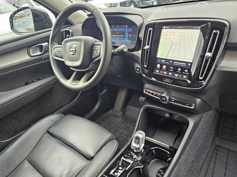 Certified 2025 Volvo XC40 B5 Plus w/ Protection Package Premier image 11