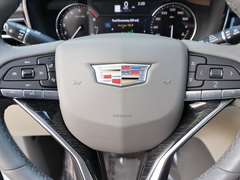 Used 2022 Cadillac XT6 Premium Luxury image 18