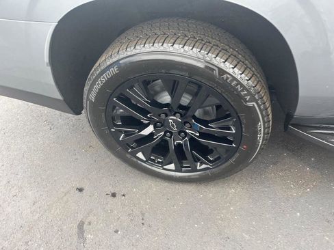 New 2026 Chevrolet Suburban Premier image 37