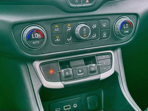 Used 2023 GMC Terrain SLE w/ Driver Convenience Package FWD image 16