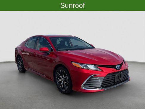 Used 2024 Toyota Camry XLE w/ Navigation Package FWD image 8