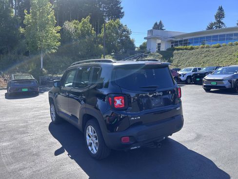 Used 2015 Jeep Renegade Latitude AWD/4WD image 2