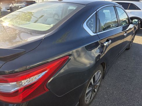 Used 2016 Nissan Altima 2.5 SV w/ Convenience Package image 6