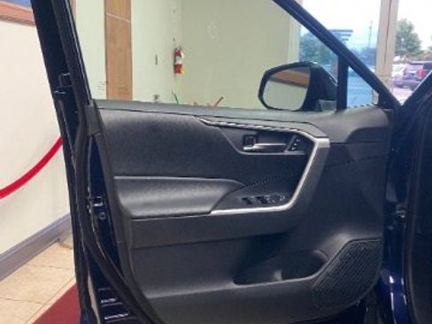 Used 2022 Toyota RAV4 XLE Premium AWD/4WD image 11