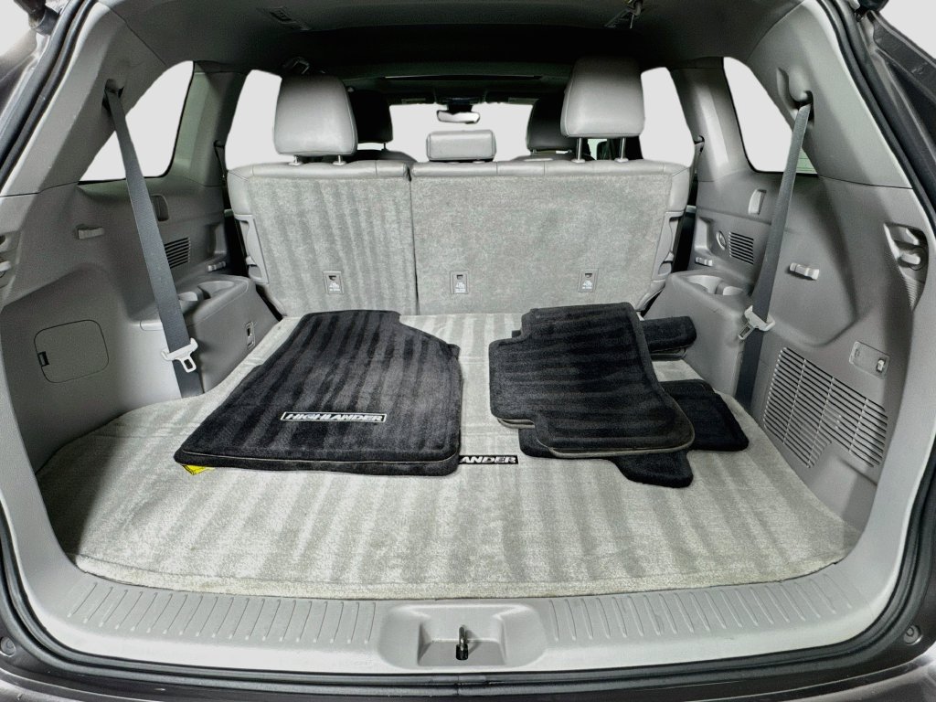 Used 2017 Toyota Highlander XLE w/ Carpet Mat Package AWD/4WD image 26