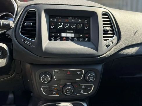 Used 2020 Jeep Compass Latitude w/ Cold Weather Group AWD/4WD image 19