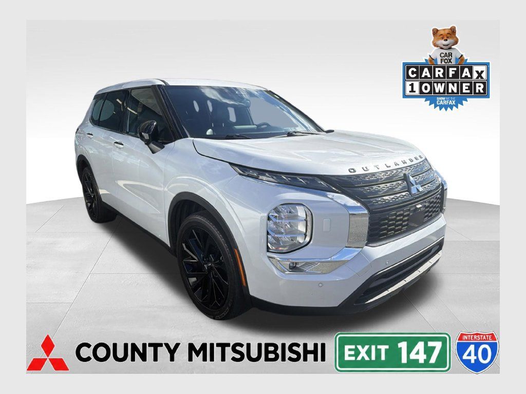 Used 2023 Mitsubishi Outlander SE Black Edition AWD/4WD image 1