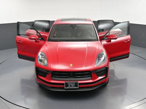 Certified 2022 Porsche Macan S AWD/4WD image 34