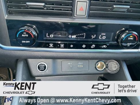 Used 2023 Nissan Rogue SV image 25