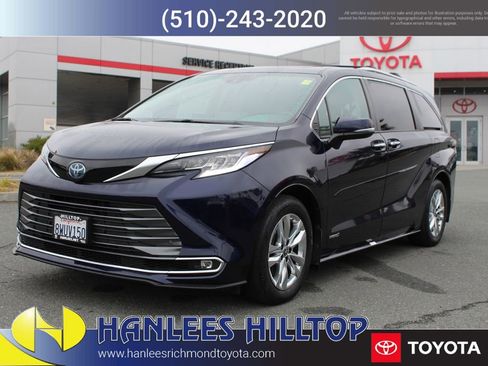 Used 2021 Toyota Sienna Limited image 3