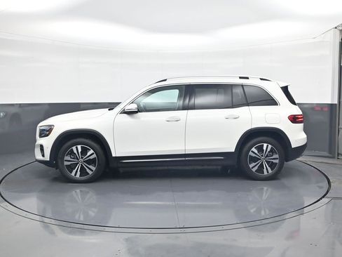 Used 2025 Mercedes-Benz GLB 250 4MATIC image 4