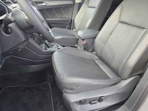 Used 2023 Volkswagen Tiguan SE image 20