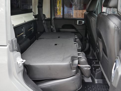 Used 2020 Jeep Gladiator Overland image 29