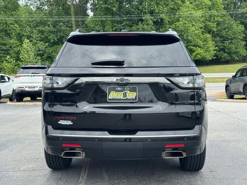 Used 2021 Chevrolet Traverse Premier w/ Redline Edition FWD image 4