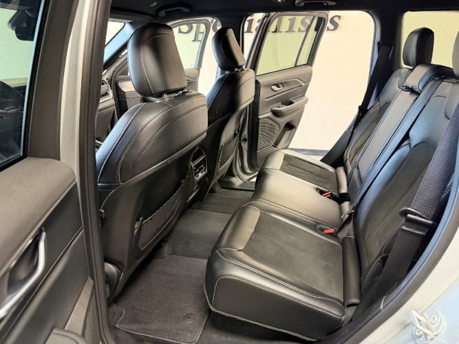Used 2025 Jeep Grand Cherokee Altitude AWD/4WD image 26