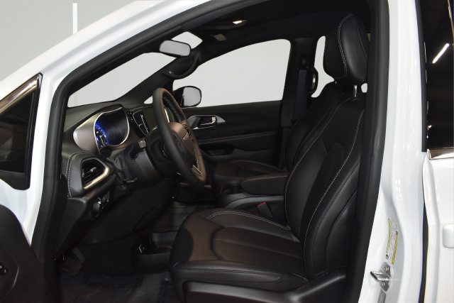 New 2027 Chrysler Pacifica Select FWD image 23