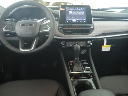 New 2026 Jeep Compass Latitude image 19