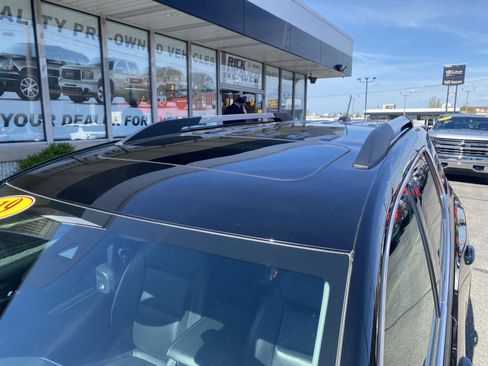 Used 2019 GMC Acadia SLT AWD/4WD image 12