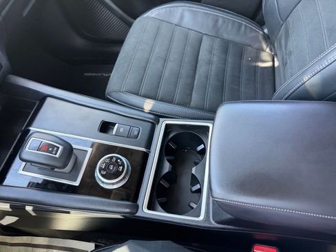 Used 2023 Mitsubishi Outlander SE AWD/4WD image 16