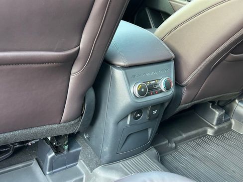 Certified 2025 Ford Explorer Platinum w/ Ultimate Package AWD/4WD image 36