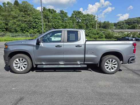 Used 2020 Chevrolet Silverado 1500 Custom w/ Custom Value Package AWD/4WD image 4